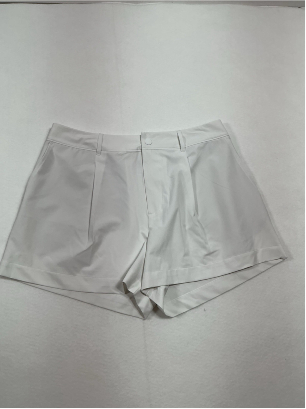 Womans NWT All In Motion Golf Shorts Large White